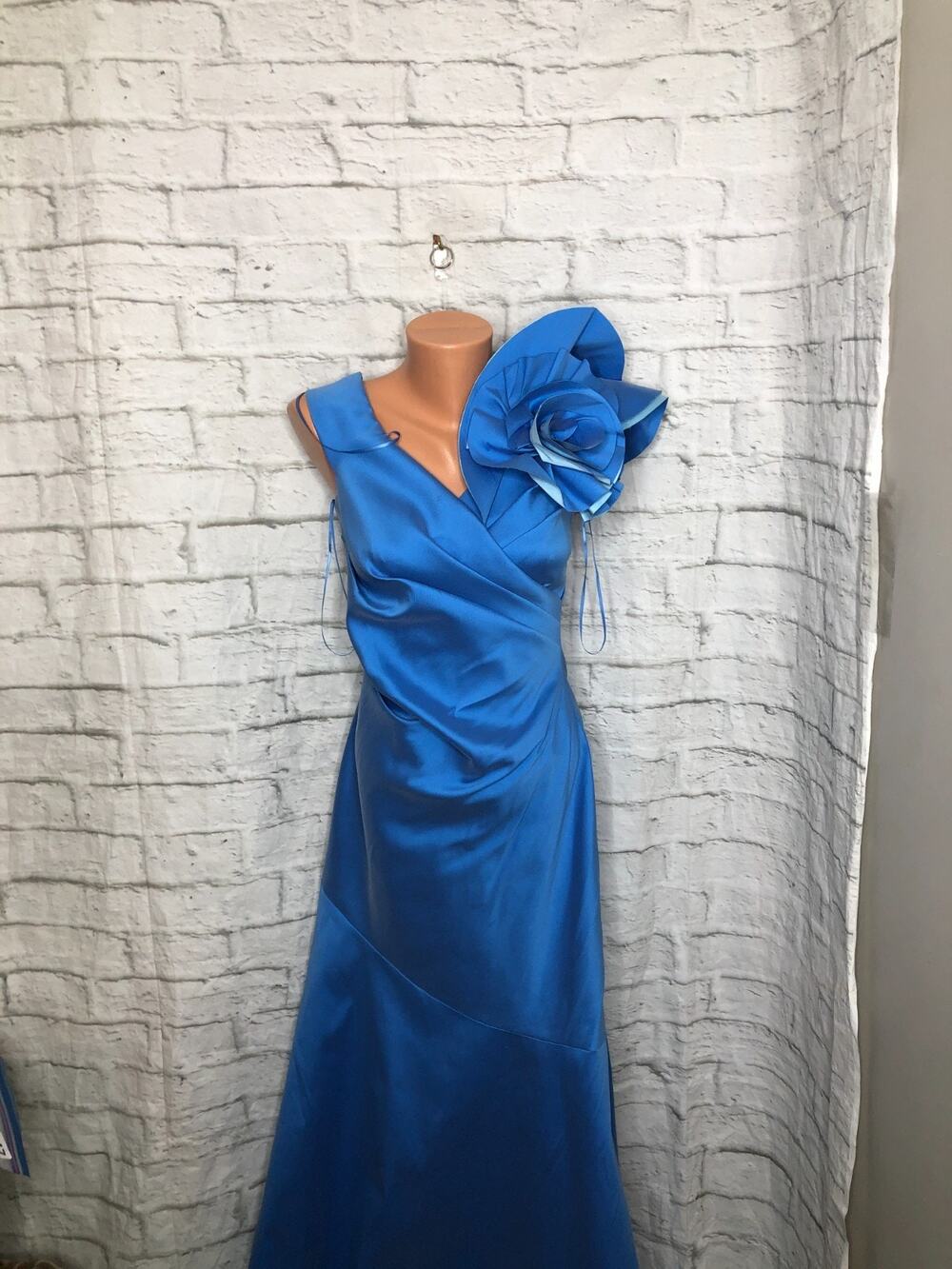 NWT French Blue Teri Jon Gown Gazar 3d flower size 4